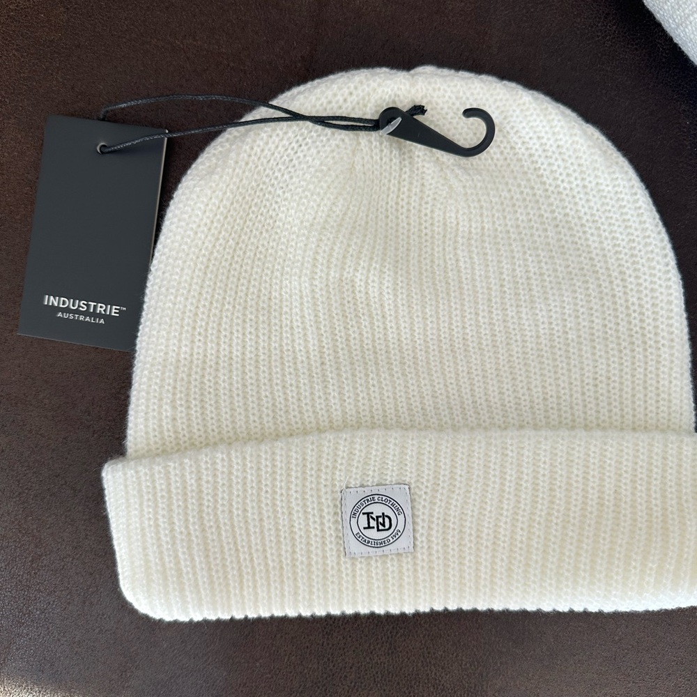 INDUSTRIE NWT Cream Knit Beanie